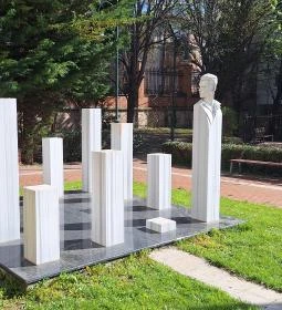 210. legjobb látnivaló: Angyal István-emlékmű