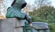 Anonymus szobra Budapest - Külső kép