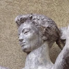 Anya gyermekével szobor, Budapest - Egyéb