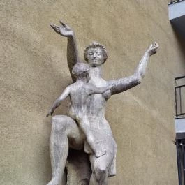 Anya gyermekével szobor, Budapest - Külső kép