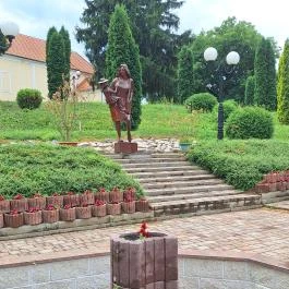 Anya gyermekével Juta - Külső kép