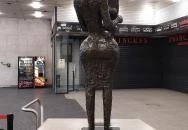 Anya gyermekével szobor Budapest