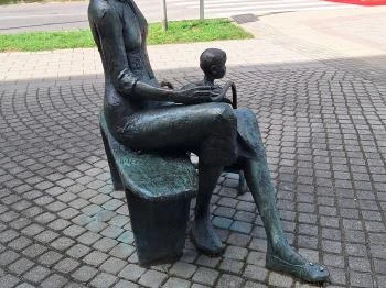 Anya gyermekkel Nagyatád