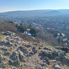 Apáthy-szikla, Budapest - Külső kép