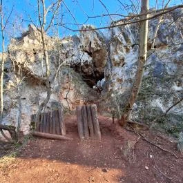 Apáthy-szikla, Budapest - Külső kép