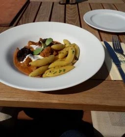 Apáti Étterem és Kávézó