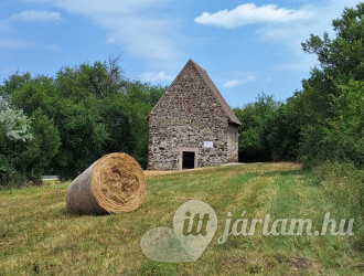 Apáti templomrom