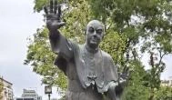 Apor Vilmos emlékműve Budapest - Külső kép