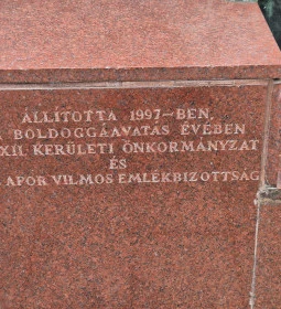 Apor Vilmos emlékműve