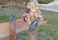 Aradi vértanúk emlékműve Jászladány