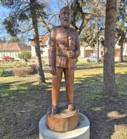 Aradi vértanúk szobrai