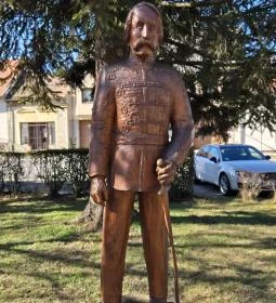 Aradi vértanúk szobrai