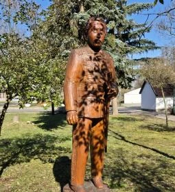 Aradi vértanúk szobrai