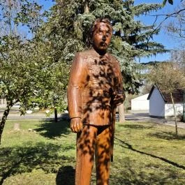 Aradi vértanúk szobrai Jánosháza - Külső kép