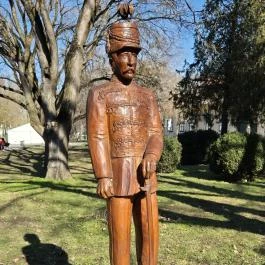 Aradi vértanúk szobrai Jánosháza - Külső kép