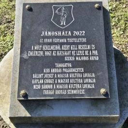 Aradi vértanúk szobrai Jánosháza - Külső kép