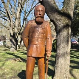 Aradi vértanúk szobrai Jánosháza - Külső kép