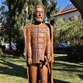 Aradi vértanúk szobrai Jánosháza - Külső kép