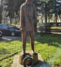 Aradi vértanúk szobrai