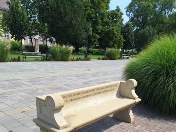 Arany János-emlékpad Nagykőrös