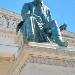 Arany János szobor Budapest - Külső kép