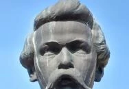 Arany János szobor Kisújszállás