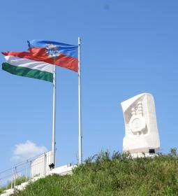 Aranybulla-emlékmű