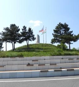 Aranybulla-emlékmű