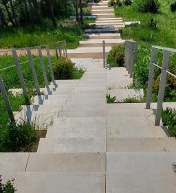 Aranybulla-emlékmű