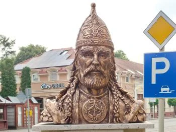 Árpád fejedelem mellszobra Szarvas