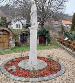 Árpád-házi Szent Erzsébet-szobor