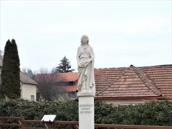 Árpád-házi Szent Erzsébet-szobor Nagymaros