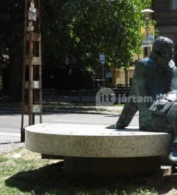 Arthur Koestler szobra