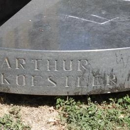 Arthur Koestler szobra Budapest - Egyéb