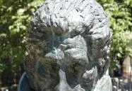 Arthur Koestler szobra Budapest