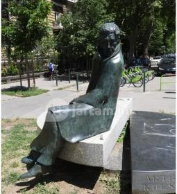 Arthur Koestler szobra