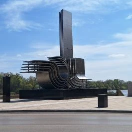 Árvízi emlékmű Szeged - Külső kép