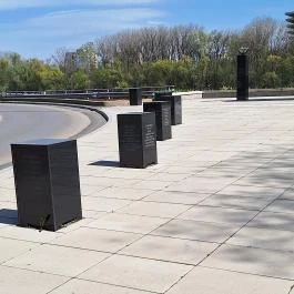 Árvízi emlékmű Szeged - Külső kép
