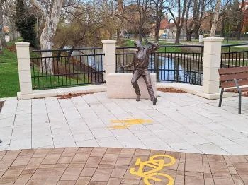 Ásító inas Békéscsaba