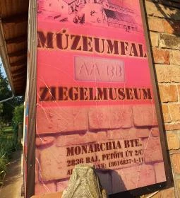 7. legjobb látnivaló: Az Öreg Décseihez Múzeumfal