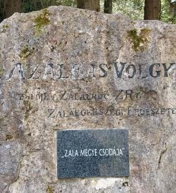 Azáleás-völgy