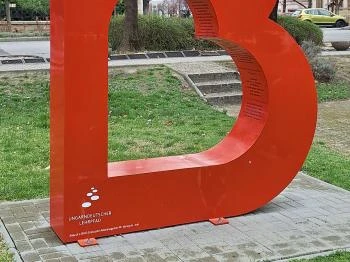 B betű - Egy öngyilkos szerelmes pár története Bátaszék