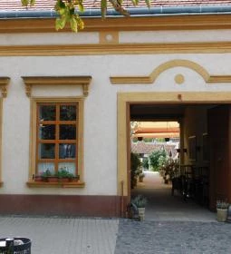 B Terv Lunch & Lounge