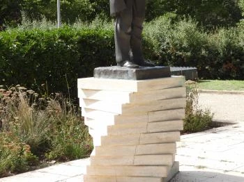 Babits Mihály szobra Budapest