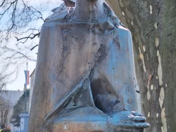 Babits Mihály szobra Szekszárd