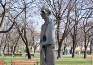 Babits Mihály szobra Szekszárd