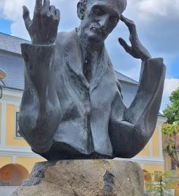 Babits Mihály szobra