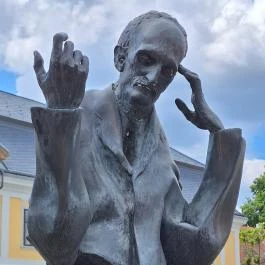 Babits Mihály szobra Esztergom - Egyéb