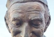 Bagaméri szobor Kisújszállás