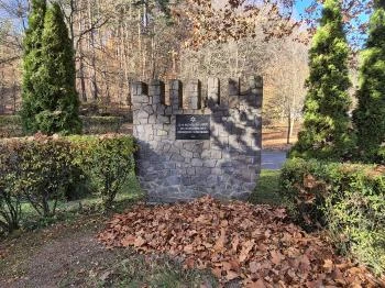 A bagoly-lyuki Holocaust emlékmű Szúcs